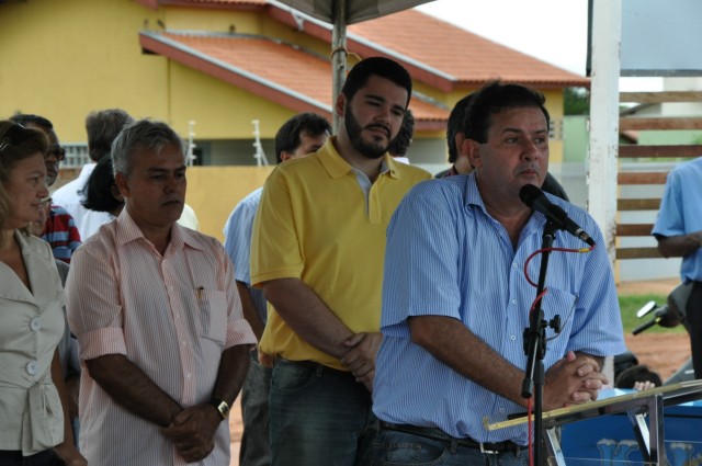 Eduardo Rocha prestigia lançamento de asfaltos e drenagens em Três Lagoas