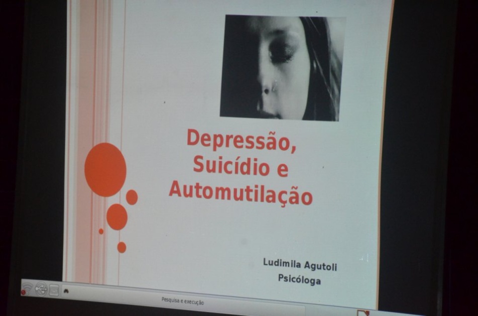 Profissionais da Escola Municipal “Eufrosina Pinto” participam de palestra sobre Depressão, automutilação e suicídio