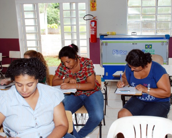 Senai curso de pintor: mais mulheres do que homens na área de construção civil