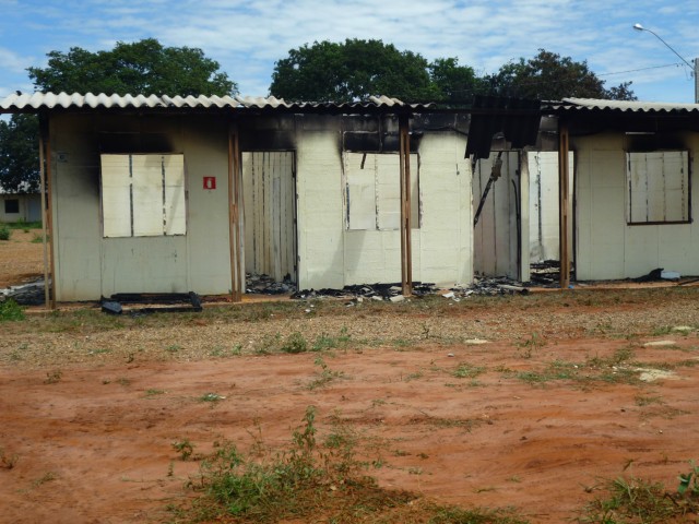 Veja o vídeo de como ficou o alojamento de 800 operários depois do incêndio