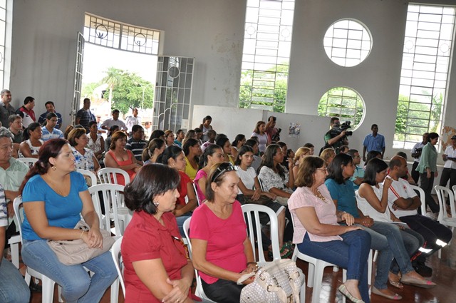 Prefeita dá posse a 45 novos servidores municipais