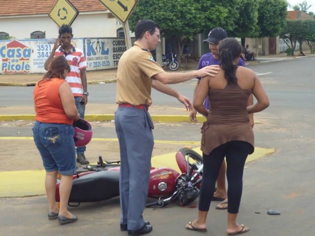 Confira o vídeo de um flagrante de acidente envolvendo uma moto e um carro em TL