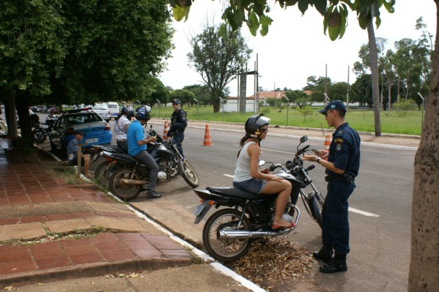 Polícia Militar realiza blitz em vários pontos de Três Lagoas
