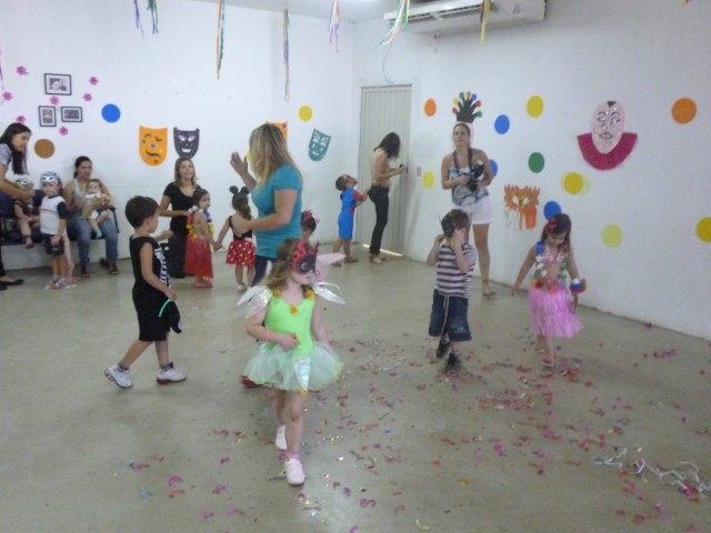 Confira o vídeo da festa de carnaval das crianças de uma escola de TL