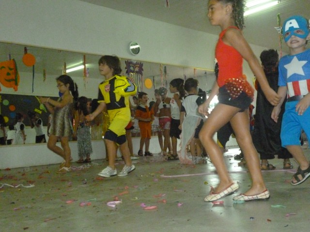 Confira o vídeo da festa de carnaval das crianças de uma escola de TL