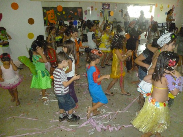 Confira o vídeo da festa de carnaval das crianças de uma escola de TL