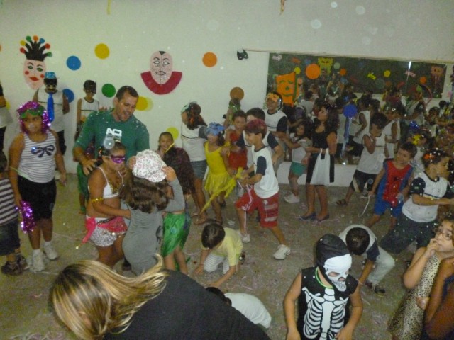 Confira o vídeo da festa de carnaval das crianças de uma escola de TL