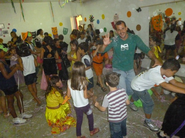 Confira o vídeo da festa de carnaval das crianças de uma escola de TL