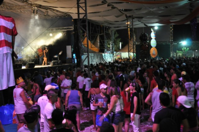 Prefeita de Três Lagoas prestigia primeira noite do Carnalegria 2012