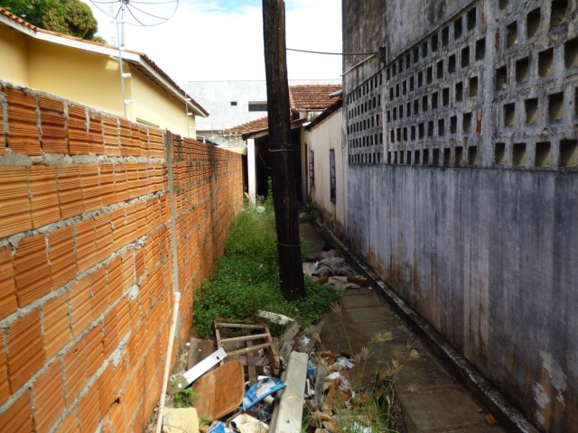 Claro é condenada a pagar R$ 50 mil, alguns moradores ainda reclamam do descaso