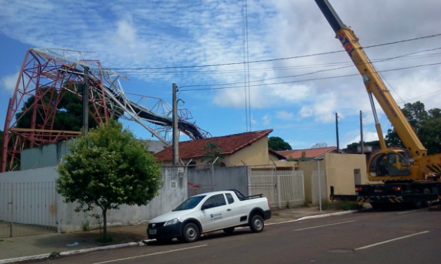 Claro é condenada a pagar R$ 50 mil, alguns moradores ainda reclamam do descaso