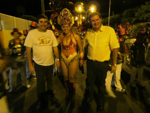 X15, a campeã do desfile do Carnaval de Três Lagoas, fez a festa em Inocência