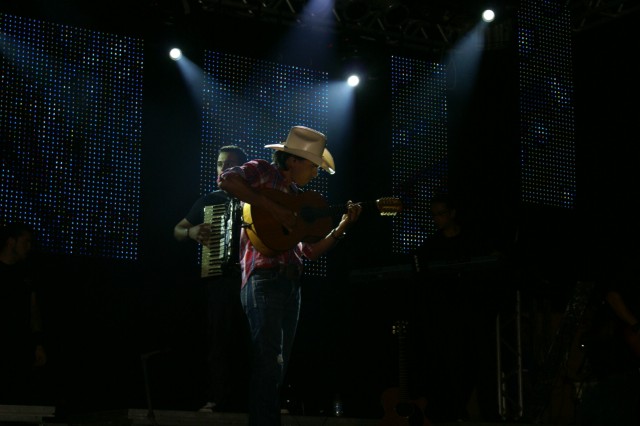 Jads e Jadson emocionam e contagiam o público durante show no último sábado