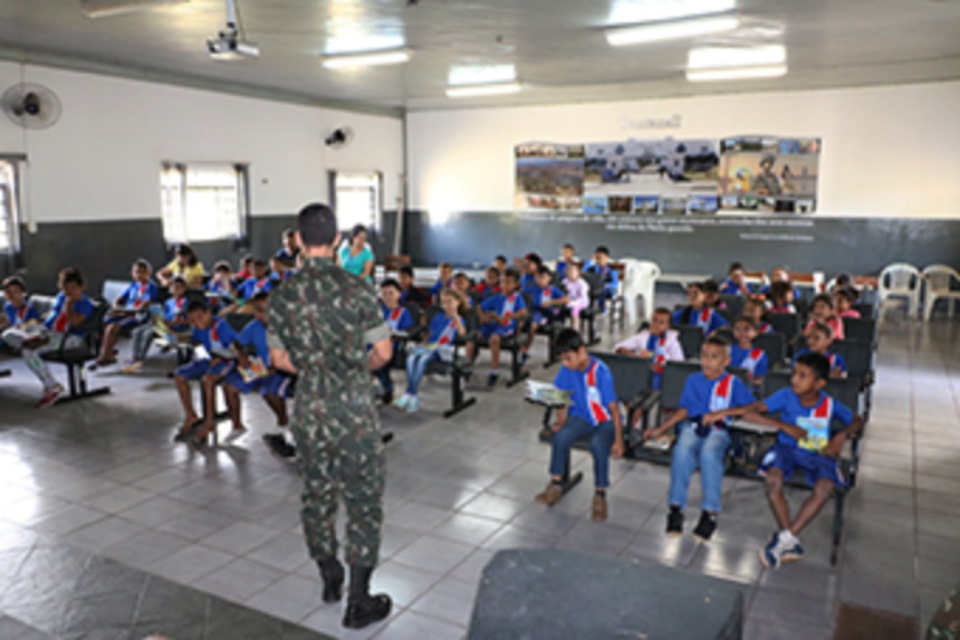 Alunos da Escola Municipal “Eufrosina Pinto” visitam a 3ª Bateria de Artilharia Antiaérea de Três Lagoas