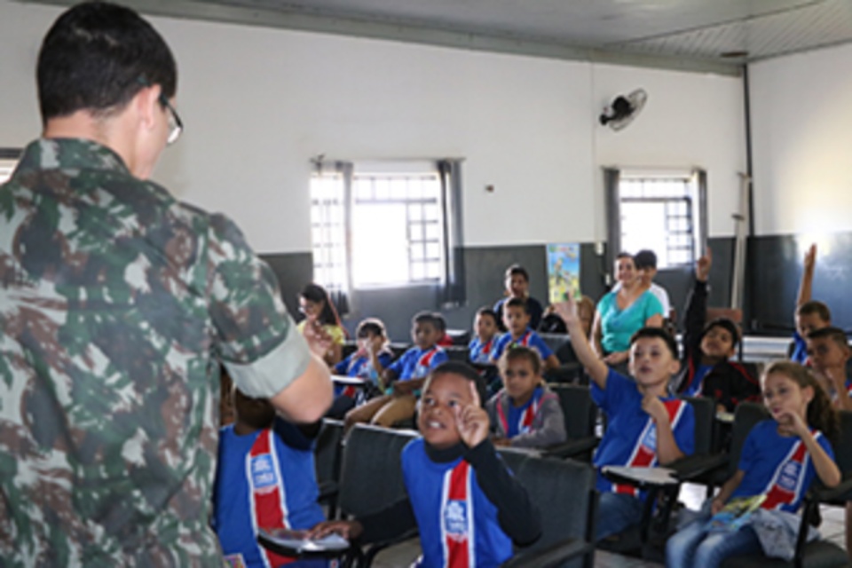 Alunos da Escola Municipal “Eufrosina Pinto” visitam a 3ª Bateria de Artilharia Antiaérea de Três Lagoas