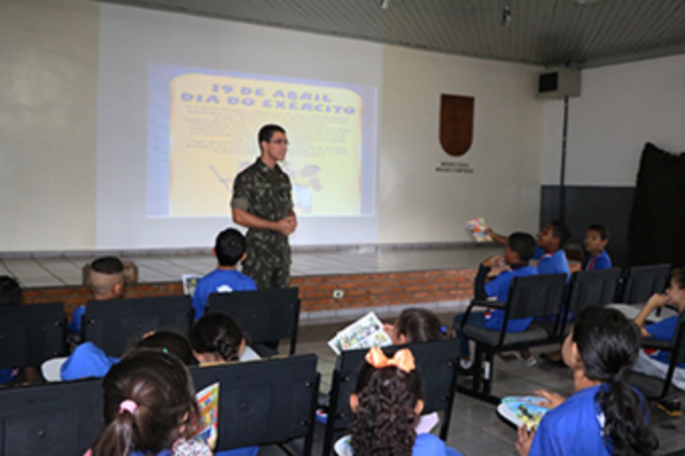 Alunos da Escola Municipal “Eufrosina Pinto” visitam a 3ª Bateria de Artilharia Antiaérea de Três Lagoas