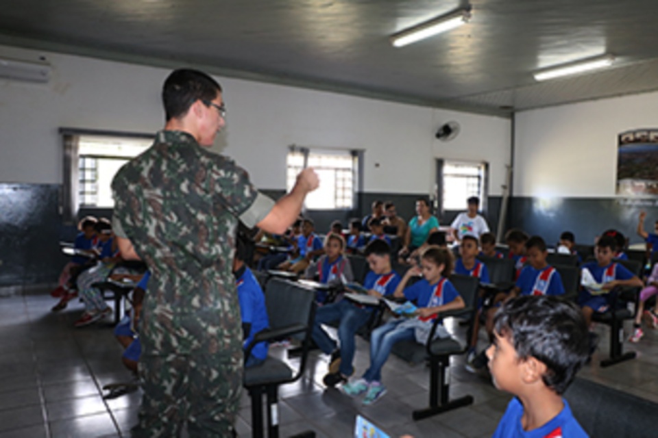 Alunos da Escola Municipal “Eufrosina Pinto” visitam a 3ª Bateria de Artilharia Antiaérea de Três Lagoas