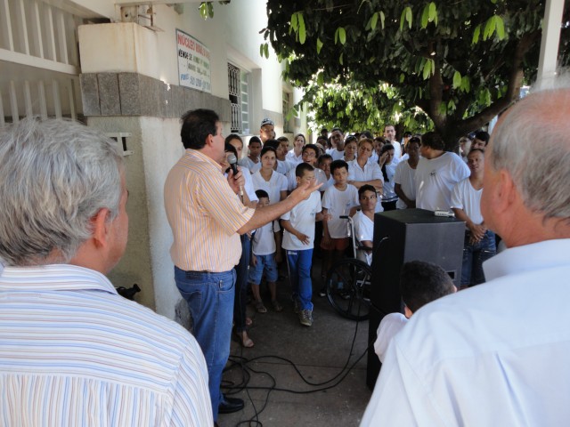 Kombi 0 Km é doada a APAE de Três Lagoas pelo deputado Eduardo Rocha