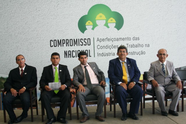 Sindicalistas de Três Lagoas acompanham assinatura de acordo trabalhistas