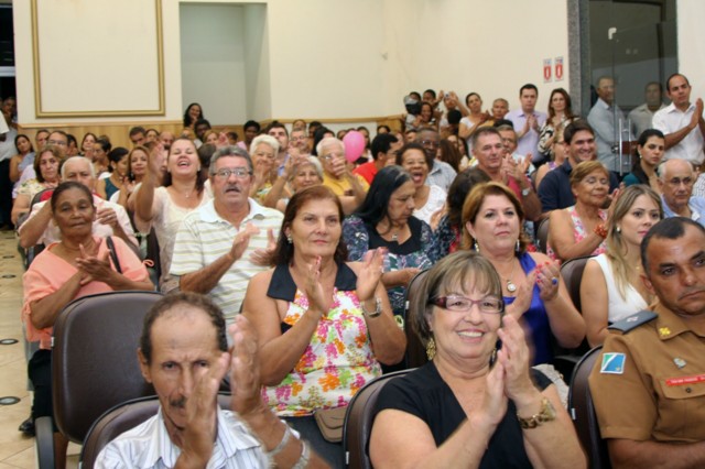 Emoção marca sessão solene do Dia da Mulher na Câmara