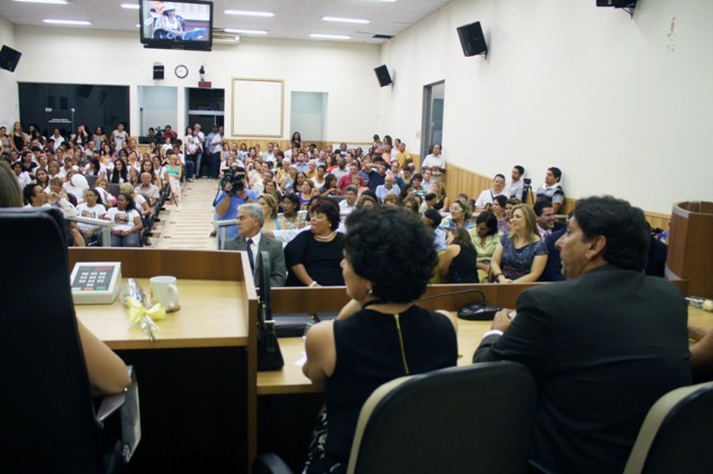 Emoção marca sessão solene do Dia da Mulher na Câmara