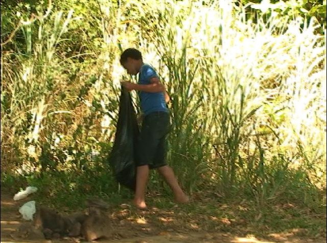 Faxina no Jupíá encontra jacaré mutilado; assista ao vídeo