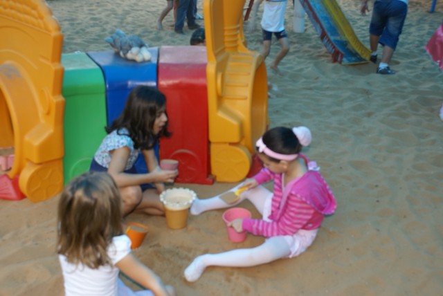 Crianças homenageiam mães durante evento em escola