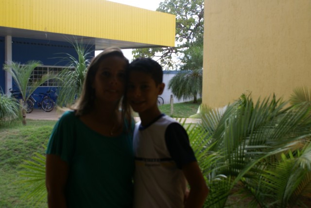 Crianças homenageiam mães durante evento em escola