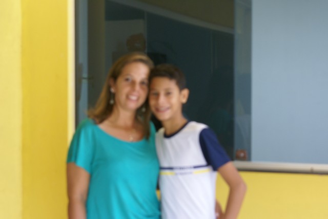 Crianças homenageiam mães durante evento em escola