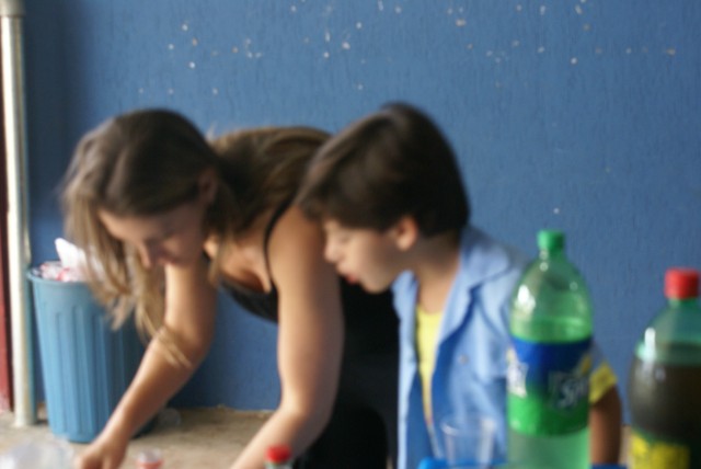 Crianças homenageiam mães durante evento em escola