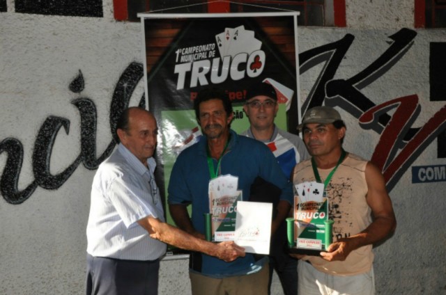 Pai e filho são campeões do Campeonato de Truco