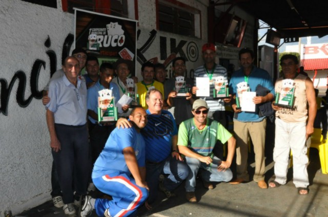Pai e filho são campeões do Campeonato de Truco