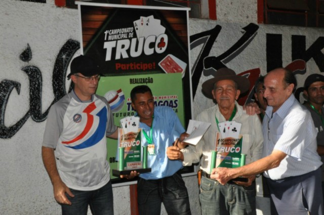 Pai e filho são campeões do Campeonato de Truco