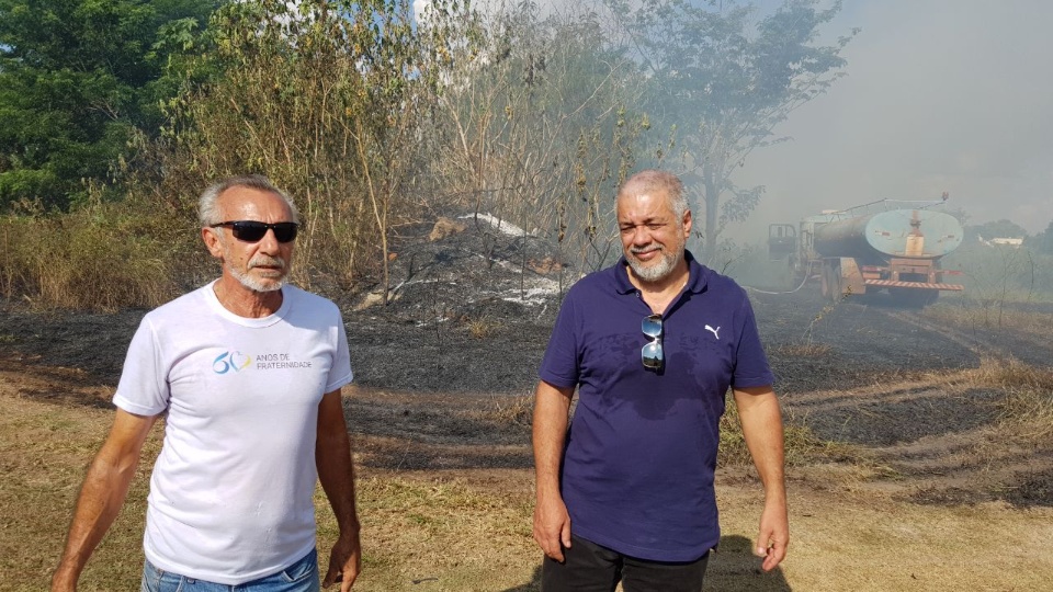 Incêndio destrói vegetação do entorno da Segunda Lagoa