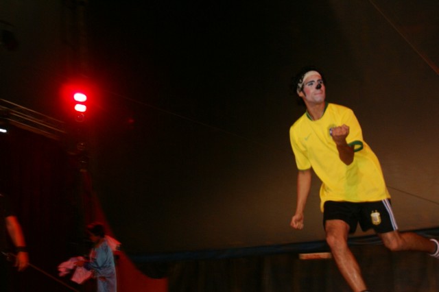 Abraço Cultural leva crianças das instituições municipais ao Circo