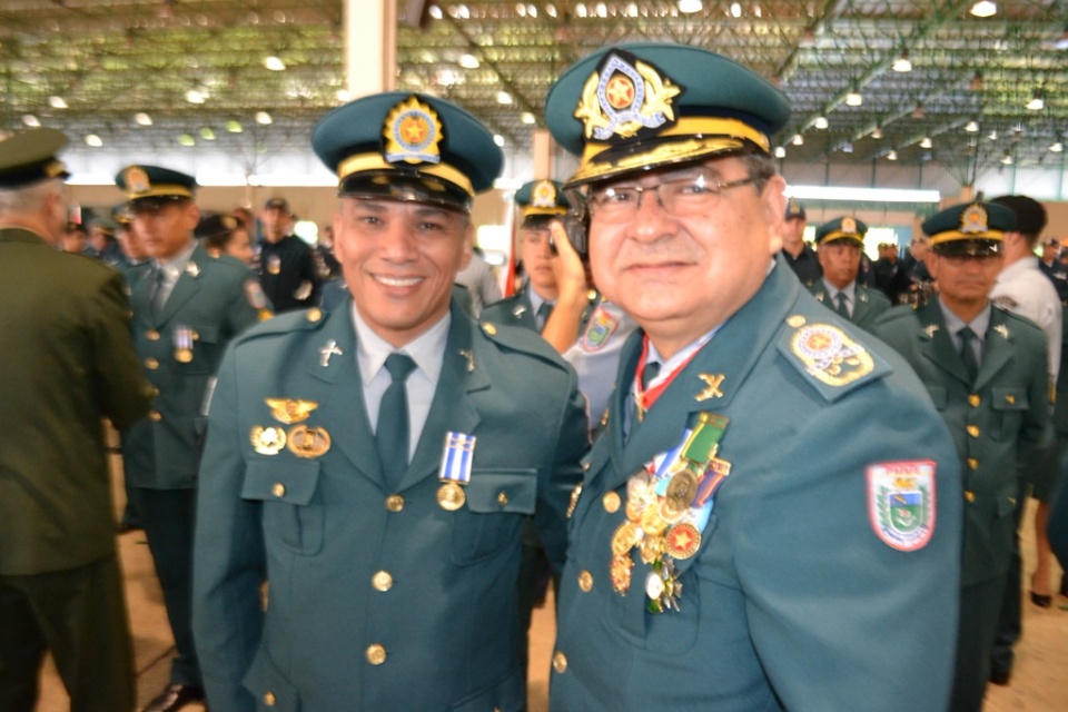 Policiais do 2°BPM recebem Medalha Tiradentes