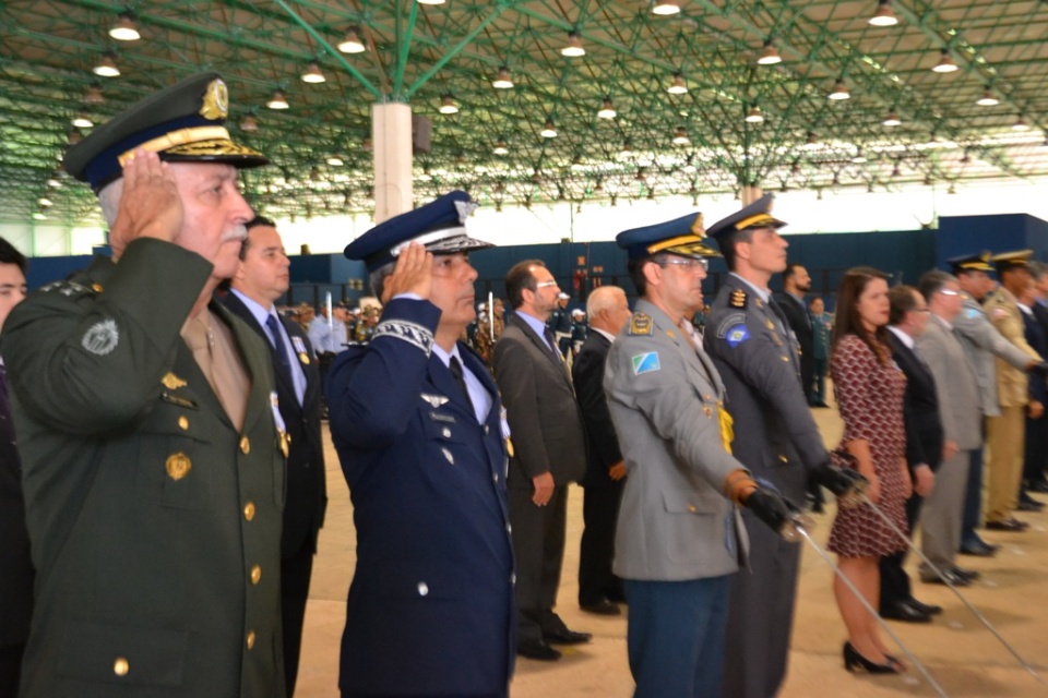 Policiais do 2°BPM recebem Medalha Tiradentes