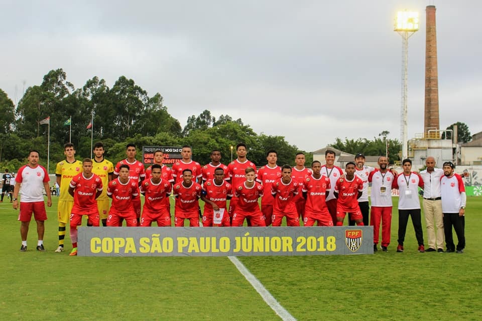 “Técnico e veloz”, goleiro de Três Lagoas assina com o Santos FC