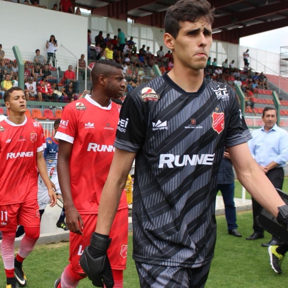 “Técnico e veloz”, goleiro de Três Lagoas assina com o Santos FC