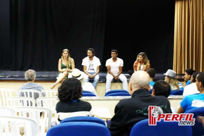 Público prestigia primeira noite do “MS em Cena”; confira as fotos Público prestigia primeira noite do “MS em Cena”; confira as fotos