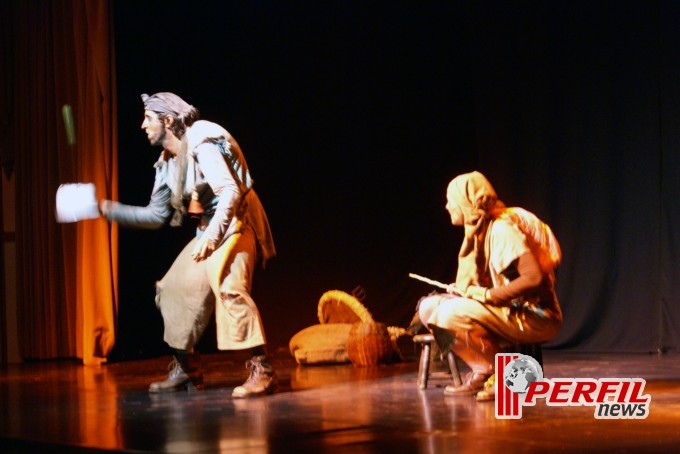 Público prestigia primeira noite do “MS em Cena”; confira as fotos Público prestigia primeira noite do “MS em Cena”; confira as fotos