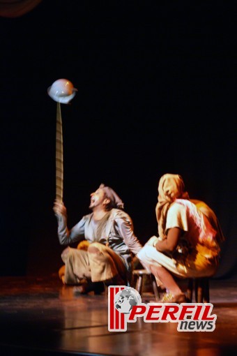 Público prestigia primeira noite do “MS em Cena”; confira as fotos Público prestigia primeira noite do “MS em Cena”; confira as fotos