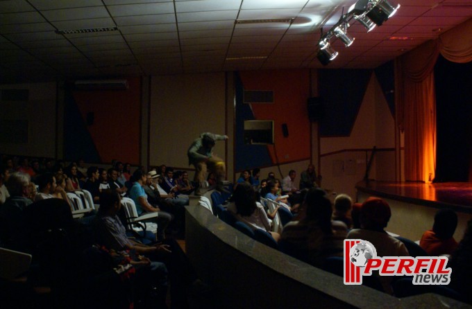 Público prestigia primeira noite do “MS em Cena”; confira as fotos Público prestigia primeira noite do “MS em Cena”; confira as fotos