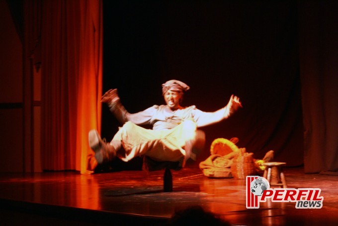 Público prestigia primeira noite do “MS em Cena”; confira as fotos Público prestigia primeira noite do “MS em Cena”; confira as fotos