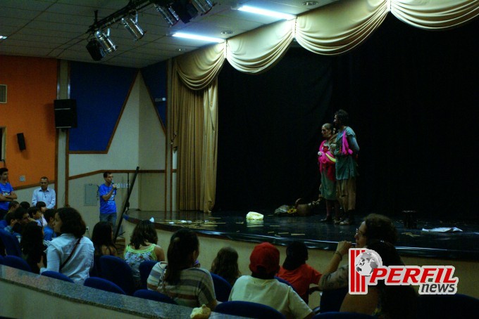 Público prestigia primeira noite do “MS em Cena”; confira as fotos Público prestigia primeira noite do “MS em Cena”; confira as fotos