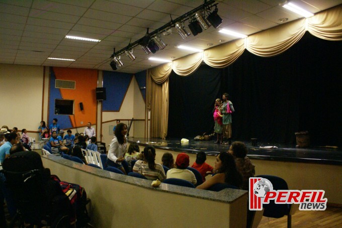 Público prestigia primeira noite do “MS em Cena”; confira as fotos Público prestigia primeira noite do “MS em Cena”; confira as fotos