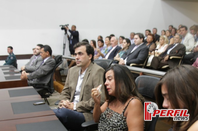 Noite de títulos e de emoções na Assembleia Legislativa