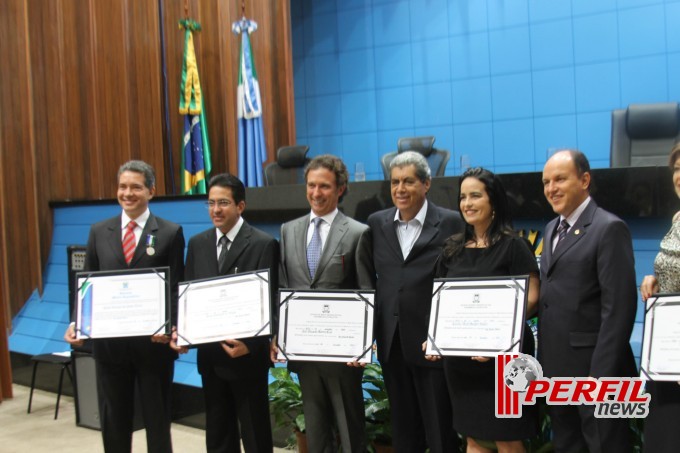 Noite de títulos e de emoções na Assembleia Legislativa