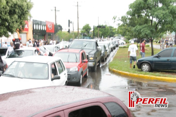 Festa corinthiana congestiona Avenida Filinto Muller