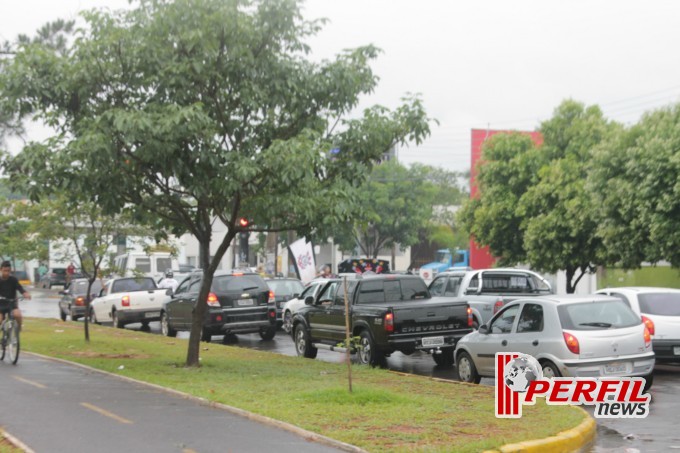 Festa corinthiana congestiona Avenida Filinto Muller